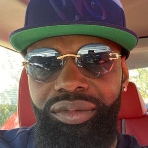 Meet your Posher, Derrick